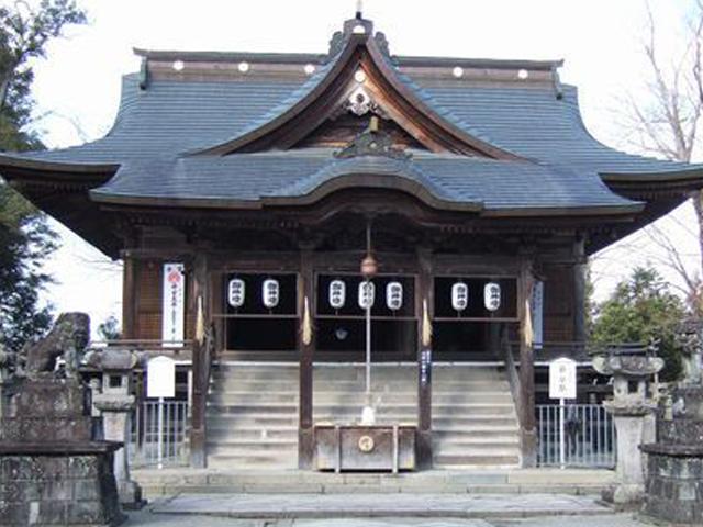 &lt;font color=&quot;#800080&quot;&gt;&lt;strong&gt;大原八幡宮&lt;/strong&gt;&lt;/font&gt;（日田市）&lt;br&gt;大帯比売命（神功皇后）、誉田別尊（応神天皇）、比売大神を祀る県下有数の規模を誇る八幡宮。680年に靱負郷岩松ヶ峰（天瀬町鞍形尾）に示現された八幡神を祀ったのが起源とされています。境内最古の建築物である楼門は貞享4年（1687年）、拝殿・幣殿・本殿は寛政6年（1794年）の築造といわれています。&lt;hr&gt;&lt;span style=&quot;font-size:14px;&quot;&gt;【DATA】&lt;br /&gt;住所／日田市田島184&lt;br&gt;問合せ／0973-23-8951（大原八幡宮）&lt;br&gt;&lt;a href=&quot;https://www.oidehita.com/archives/283&quot; target=&quot;_blank&quot;&gt;&lt;font color=&quot;#0033ff&quot;&gt;HPはこちら&lt;/font&gt;&lt;/a&gt;&lt;/span&gt;&lt;br&gt;&lt;br&gt;