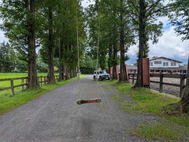 ▲敷地内にはおっきなブランコもあります☆