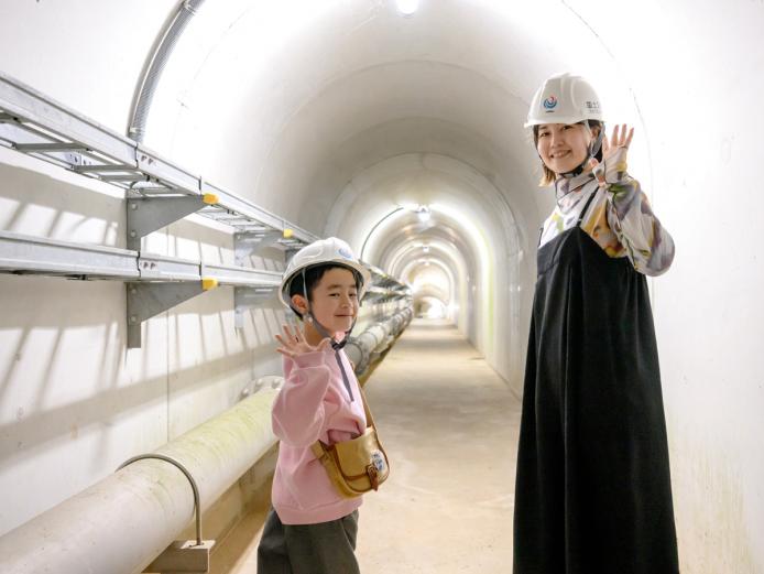 ▲普段は立ち入ることのできないダムの地下通路監査廊へ！行ってきます！