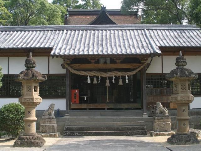 &lt;font color=&quot;#800080&quot;&gt;&lt;strong&gt;若宮八幡神社&lt;/strong&gt;&lt;/font&gt;（豊後高田市）&lt;br&gt;国東半島の6郷（武蔵・来縄・国東・田染・安岐・伊美）のうちの来縄郷における宇佐神宮の別宮で、天長元年に豊前国宇佐郡の住人、大神蘊麿の母の酒井門主女に神託が下り、それを受けて仁寿2年の12月に創祀されたと伝えられる神社です。&lt;hr&gt;&lt;span style=&quot;font-size:14px;&quot;&gt;【DATA】&lt;br /&gt;住所／豊後高田市御玉1&lt;br&gt;問合せ／0978-24-2956（若宮八幡神社）&lt;br&gt;&lt;a href=&quot;https://www.city.bungotakada.oita.jp/site/weblocation/3286.html&quot; target=&quot;_blank&quot;&gt;&lt;font color=&quot;#0033ff&quot;&gt;HPはこちら&lt;/font&gt;&lt;/a&gt;&lt;/span&gt;&lt;br&gt;&lt;br&gt;